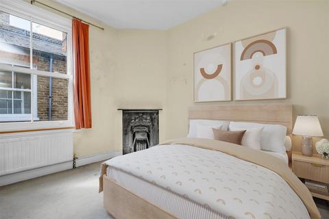 3 bedroom flat for sale, Durnsford Road, London