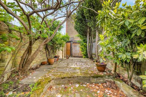 3 bedroom flat for sale, Durnsford Road, London