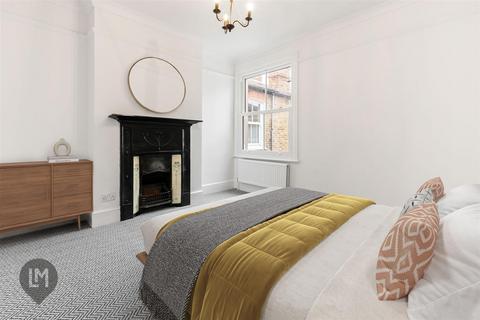 3 bedroom flat for sale, Durnsford Road, London