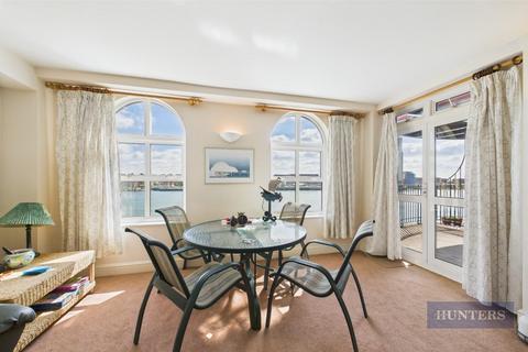 3 bedroom flat for sale, Andes Close, Southampton