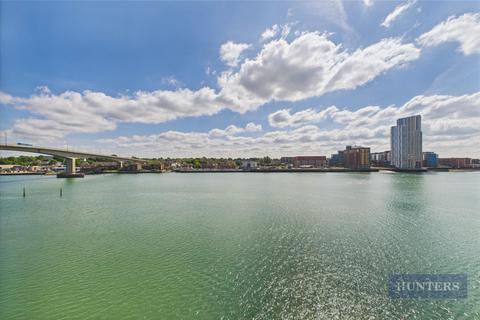 3 bedroom flat for sale, Andes Close, Southampton