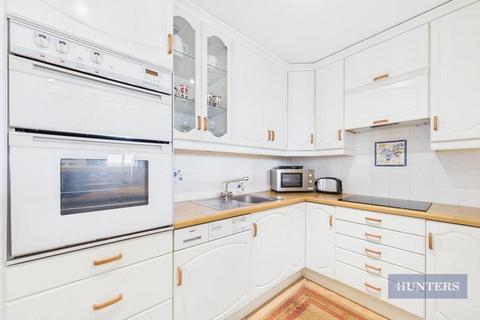 3 bedroom flat for sale, Andes Close, Southampton