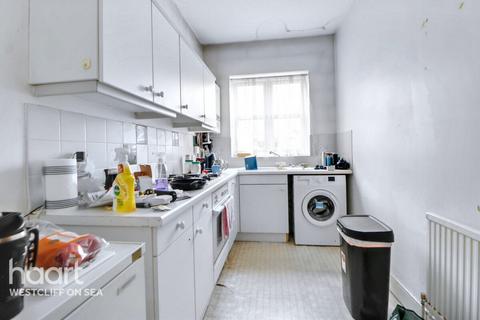 Flat 3, 17 Britannia Road, Westcliff-on-sea, SS0 8BP