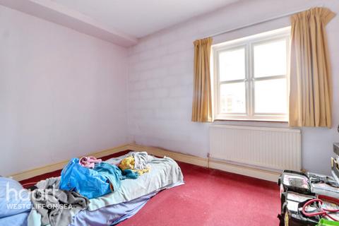 Flat 3, 17 Britannia Road, Westcliff-on-sea, SS0 8BP