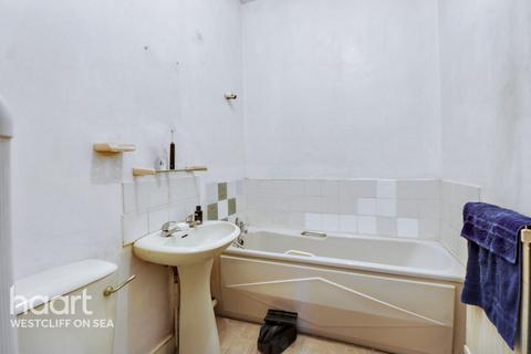 Flat 3, 17 Britannia Road, Westcliff-on-sea, SS0 8BP
