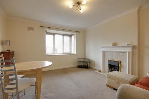 2 bedroom apartment for sale, Chelsea Court, Cottingham