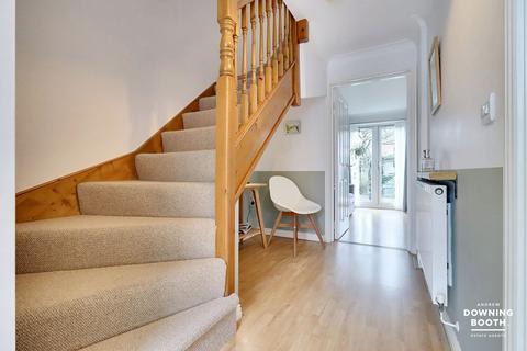 27 Walnut Walk, Lichfield, WS13 8FA