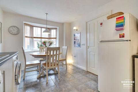 27 Walnut Walk, Lichfield, WS13 8FA