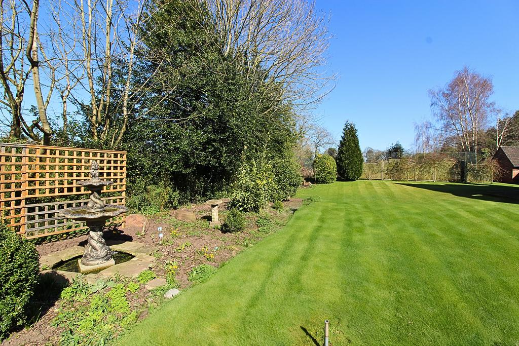 Rear garden to tennis court
