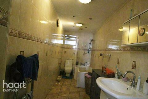 3 bedroom terraced house to rent, Vernon Avenue, London