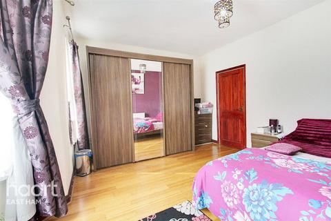 3 bedroom terraced house to rent, Vernon Avenue, London