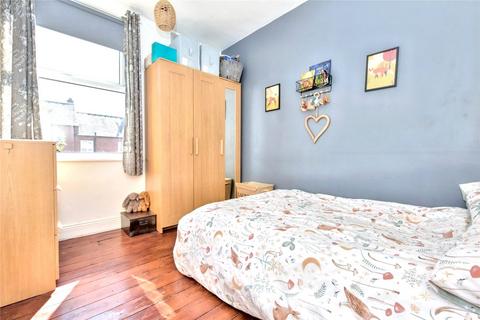 10 De Lacy Mount, Leeds, LS5 3JF