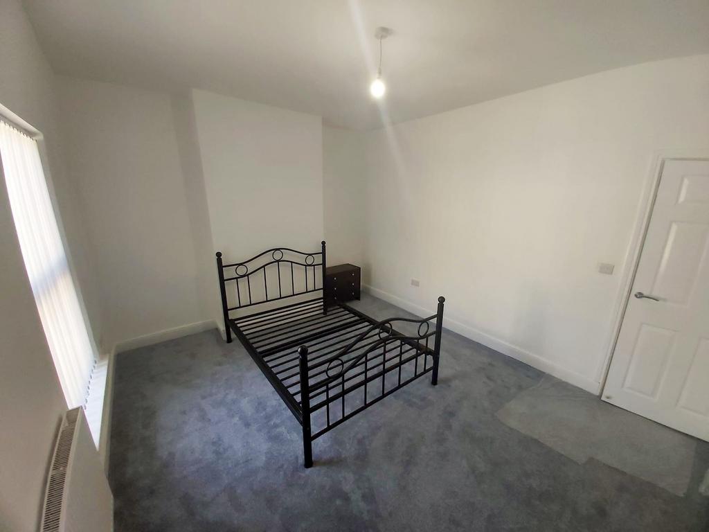 Bedroom - Front elevation