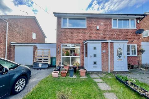 3 bedroom semi-detached house to rent, Longley Close, Preston PR2