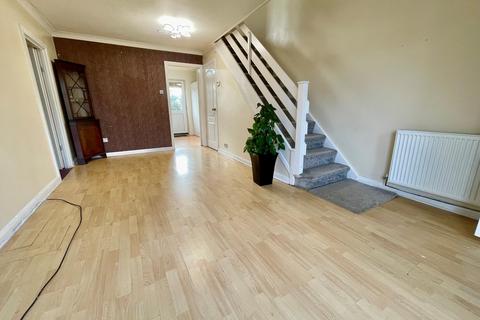 3 bedroom semi-detached house to rent, Longley Close, Preston PR2
