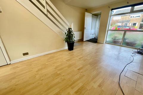 3 bedroom semi-detached house to rent, Longley Close, Preston PR2