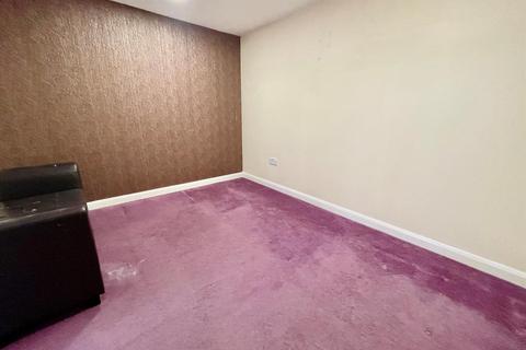 3 bedroom semi-detached house to rent, Longley Close, Preston PR2