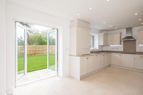 3 bedroom chalet for sale, Shopwyke Strait, Chichester, PO20