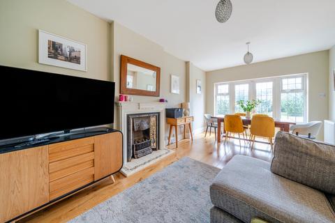 32 Gaviots Way, Gerrards Cross, SL9 7DX