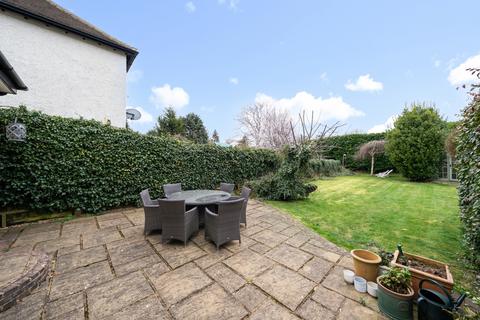 32 Gaviots Way, Gerrards Cross, SL9 7DX