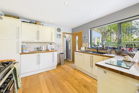 2 Cedar Grove, Bude, EX23 8NB