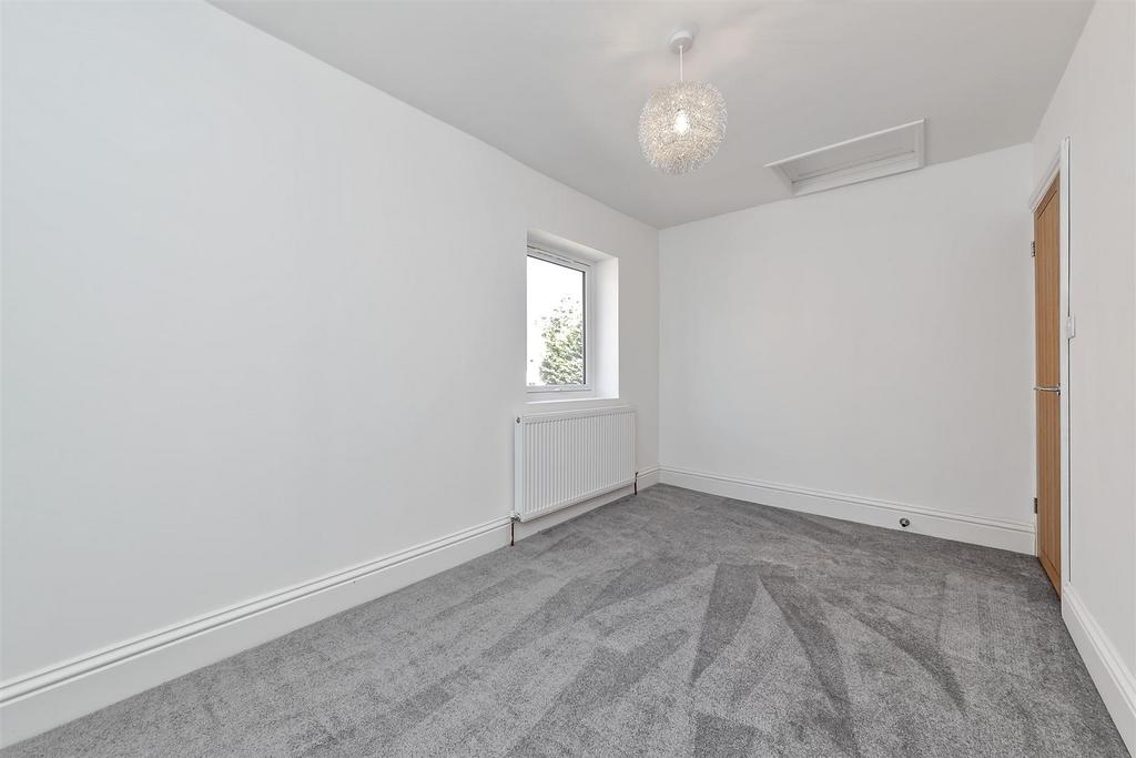 4 BFrogmore Road-22.jpg