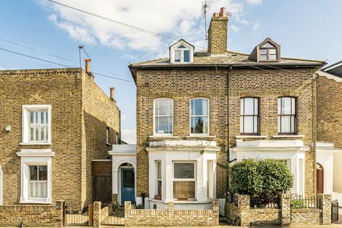 43a Queens Road, Teddington, TW11 0LX