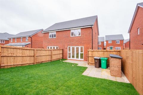 2 bedroom semi-detached house to rent, Laura Avenue, Nottingham, NG5