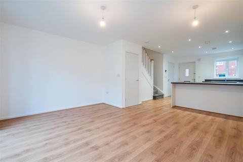 2 bedroom semi-detached house to rent, Laura Avenue, Nottingham, NG5