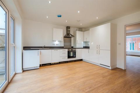 3 bedroom semi-detached house to rent, Epsom Lane, Nottingham, NG5