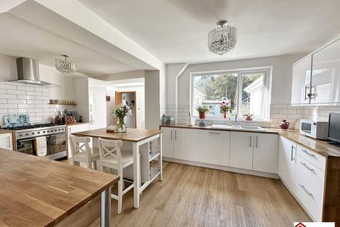 45 Furzeland Drive, Neath, SA10 7UG
