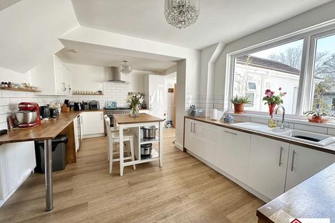 45 Furzeland Drive, Neath, SA10 7UG