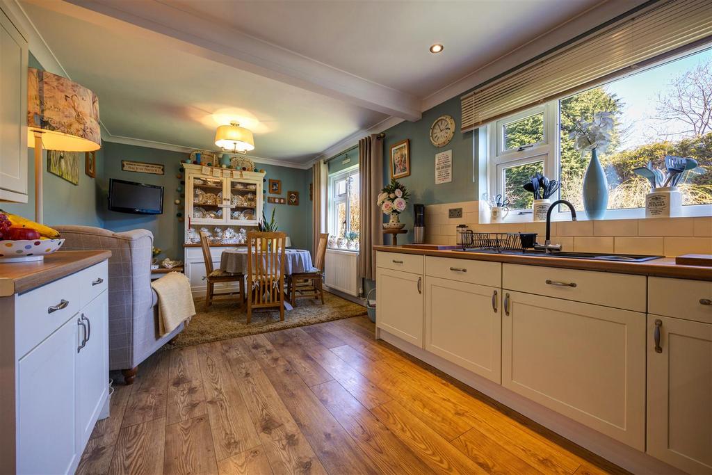 Kitchen Diner 02.jpg