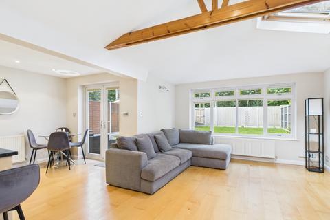 33 Groves Lea, Mortimer, Reading, RG7 3SS