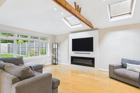 33 Groves Lea, Mortimer, Reading, RG7 3SS