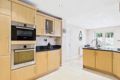 33 Groves Lea, Mortimer, Reading, RG7 3SS