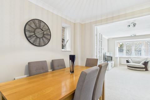 33 Groves Lea, Mortimer, Reading, RG7 3SS