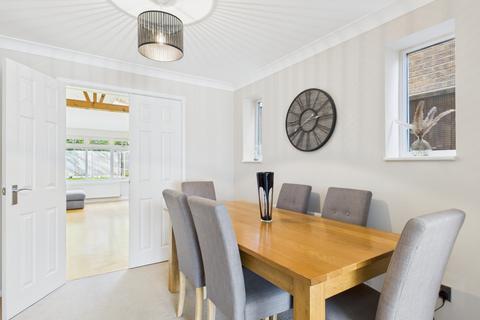 33 Groves Lea, Mortimer, Reading, RG7 3SS