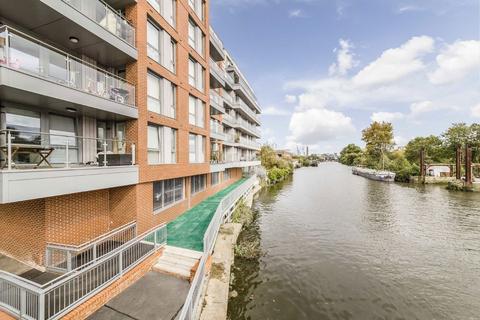 High Street, Brentford TW8