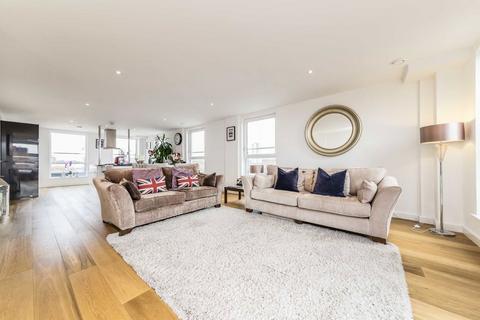 3 bedroom flat for sale, High Street, Brentford TW8