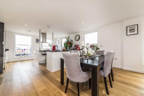 3 bedroom flat for sale, High Street, Brentford TW8