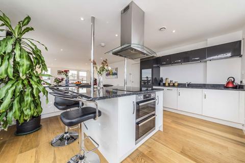 3 bedroom flat for sale, High Street, Brentford TW8