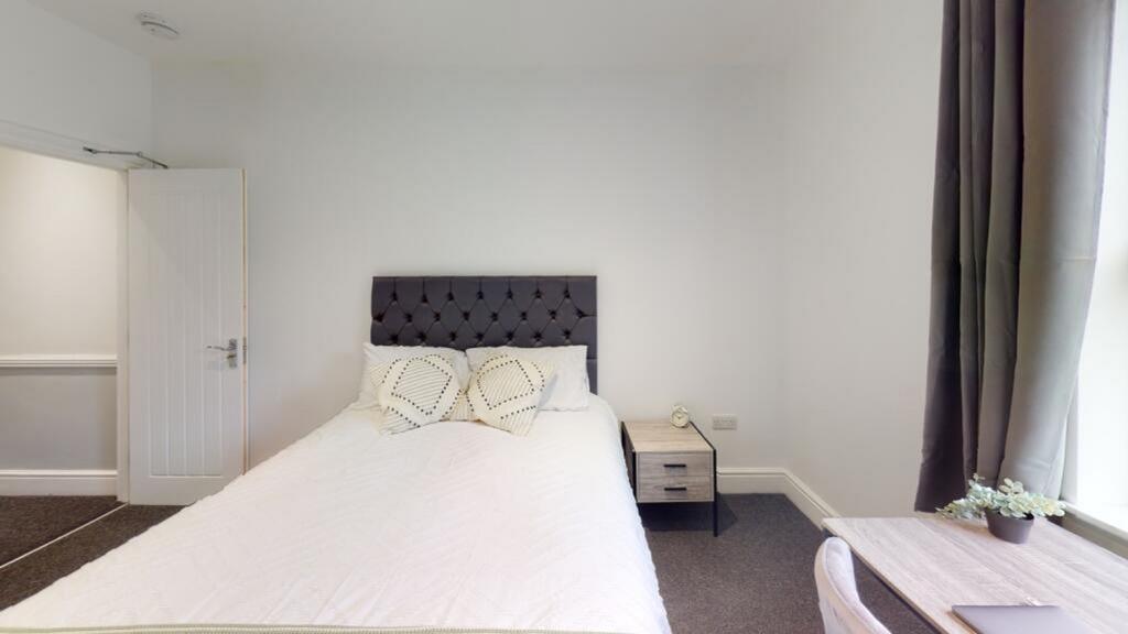This inviting double bedroom features a comfort...