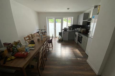 5 bedroom semi-detached house for sale, Manton Road, Brighton