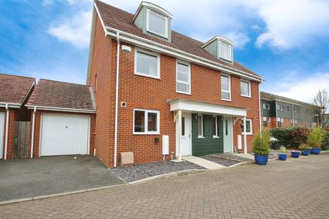 3 bedroom semi-detached house to rent, Wraysbury Drive, West Drayton UB7