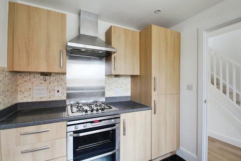 3 bedroom semi-detached house to rent, Wraysbury Drive, West Drayton UB7