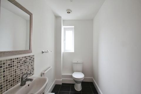 3 bedroom semi-detached house to rent, Wraysbury Drive, West Drayton UB7