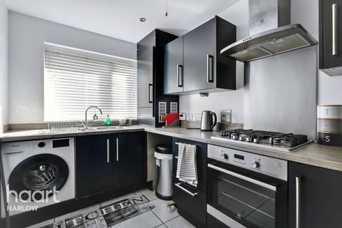 2 bedroom terraced house to rent, Meyrick Mead, HARLOW