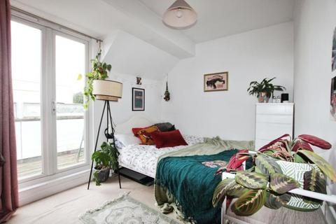2 bedroom apartment to rent, Hurlingham Road, St. Andrews BS7