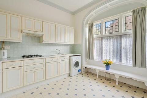 1, Harby Browe Grafton Close, Worcester Park, KT4 7JY